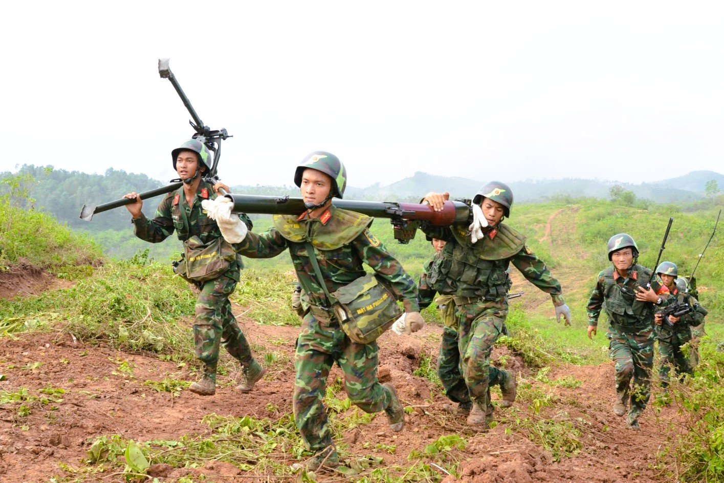 Quân đội sản xuất nhiều vũ khí hỏa lực bộ binh mới- Ảnh 2.