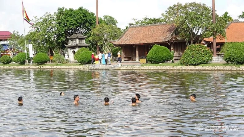 O Festival da Pagoda Keo no outono, na província de Thai Binh, atrai muitos turistas (foto 3).