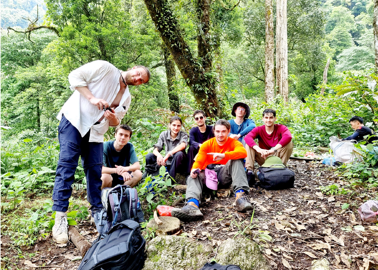 Tourists experience climbing Tay Con Linh peak.