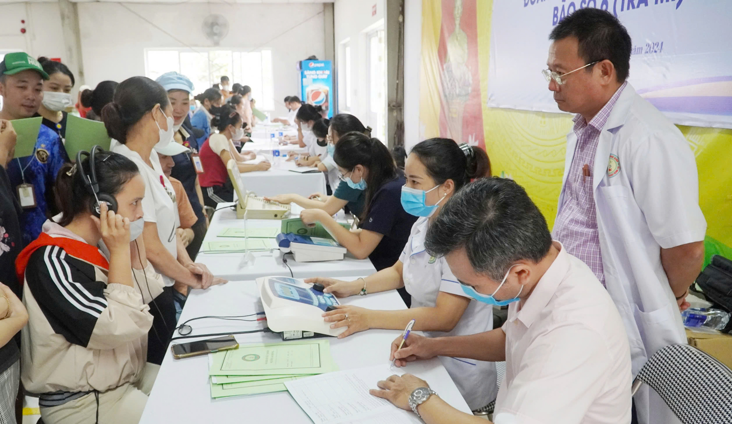 Fast 600 Arbeiter der Hue Textile Joint Stock Company – Quang Binh Branch wurden untersucht und es wurden Berufskrankheiten festgestellt.