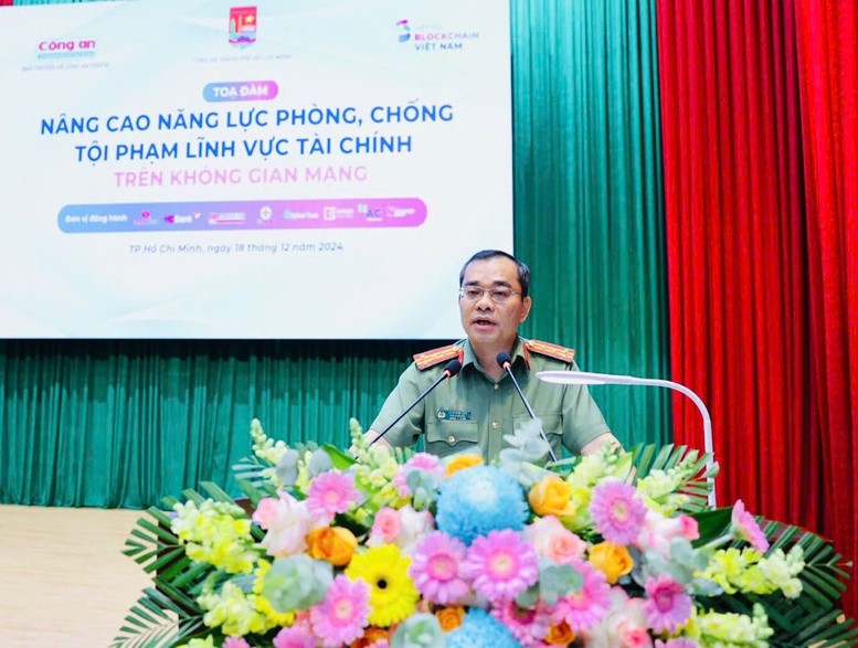 El coronel Le Quang Dao, subdirector del Departamento de Policía de la ciudad de Ho Chi Minh, pronunció el discurso inaugural. Foto: VGP/Hong Duc
