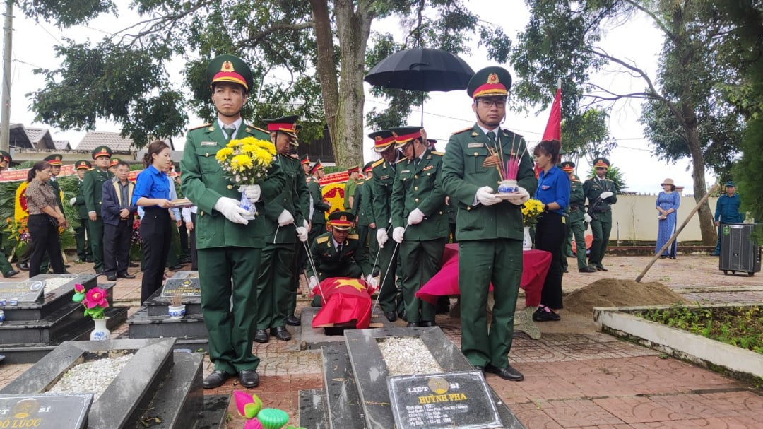 District de Krong Pac : cérémonie commémorative et enterrement des restes des martyrs