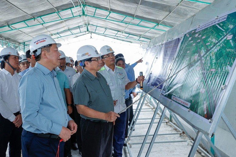 The expressway project from Can Tho to Ca Mau includes a main route of more than 110.85 km and a connecting route of 25.85 km; divided into two component projects including the Can Tho - Hau Giang section and the Hau Giang - Ca Mau section - Photo: VGP/Nhat Bac