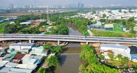 Casi 25 mil millones de dólares de capital de IED fluyen hacia Vietnam; Comienza la construcción del puente Ba Lai 8 con una inversión cercana a los 2.300 mil millones de dongs