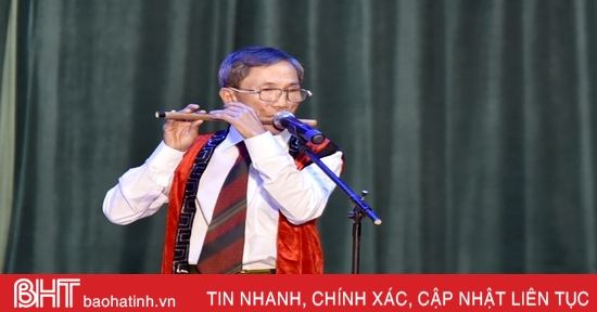 Sôi nổi liên hoan tiếng hát người cao tuổi thị xã Hồng Lĩnh 