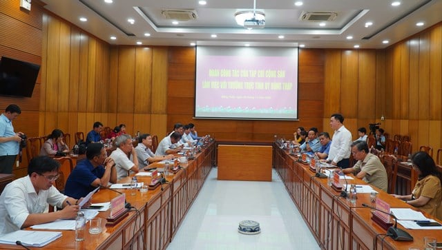 Standing Provincial Party Committee works with the delegation of Communist Magazine