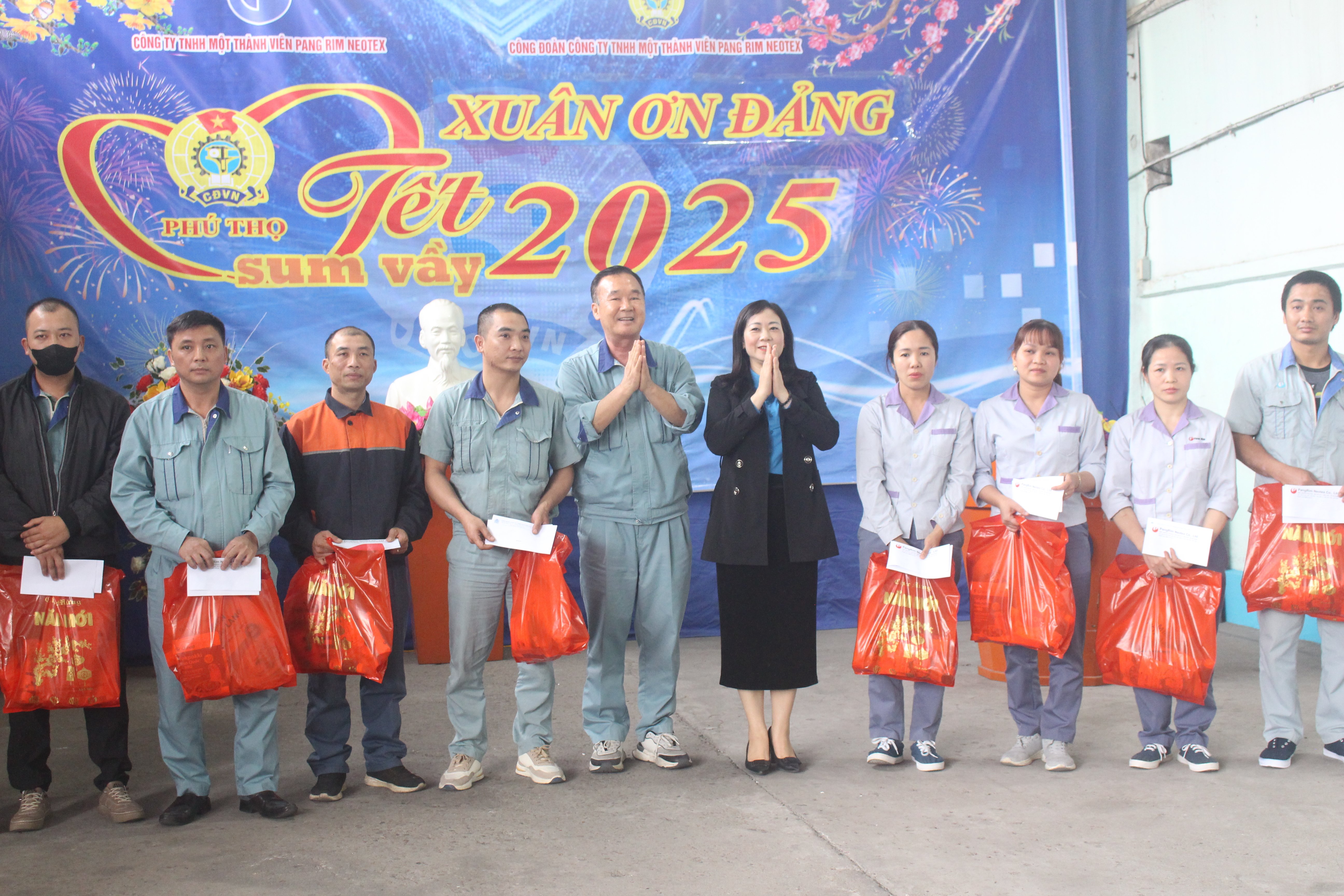 “Happy Tet - Spring of gratitude to the Party” with workers of Pangrim Neotex Company Limited