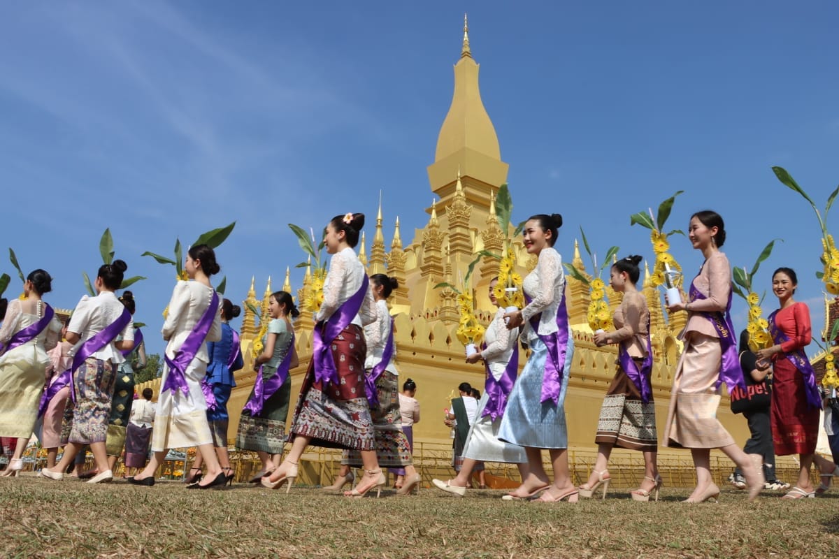 Les Laotiens célèbrent le festival That Luang