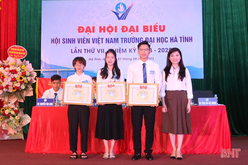 Construire un environnement de développement complet pour les étudiants de l'Université de Ha Tinh