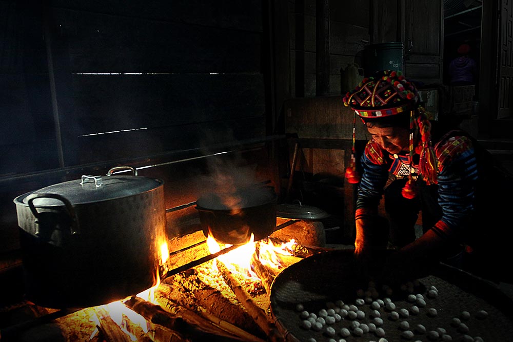 Making banh troi - the first job to do on Tet holiday of the Ha Nhi ethnic group.