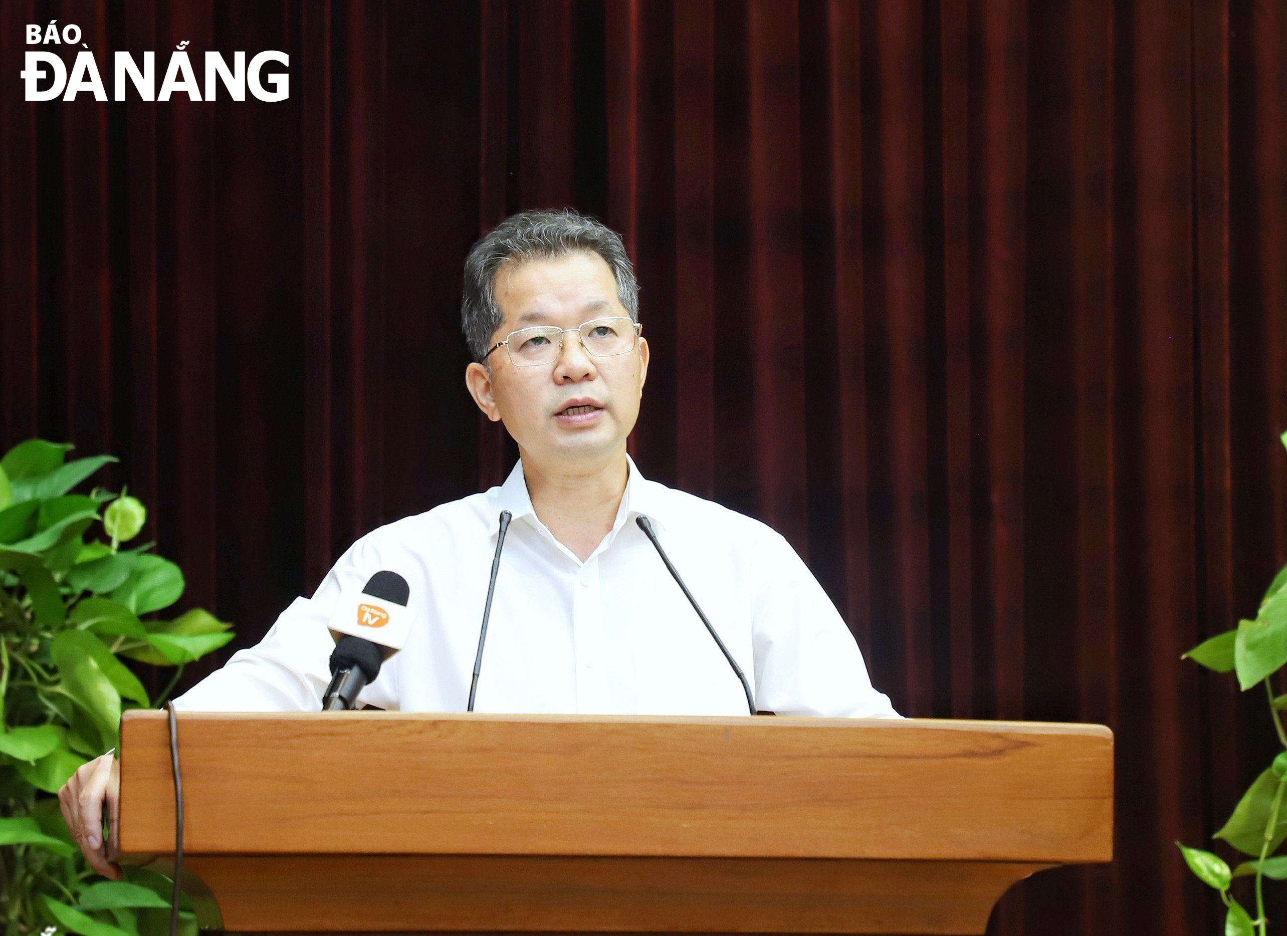 El secretario del Comité Municipal del Partido, Nguyen Van Quang, pronunció el discurso inaugural de la conferencia. Foto: NGOC PHU