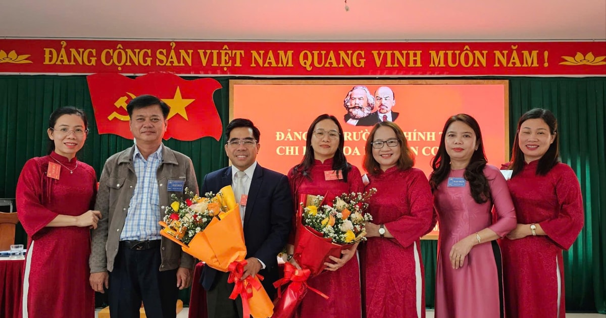 Quang Nam Provincial Political School Party Committee completes organizing congresses of affiliated branches