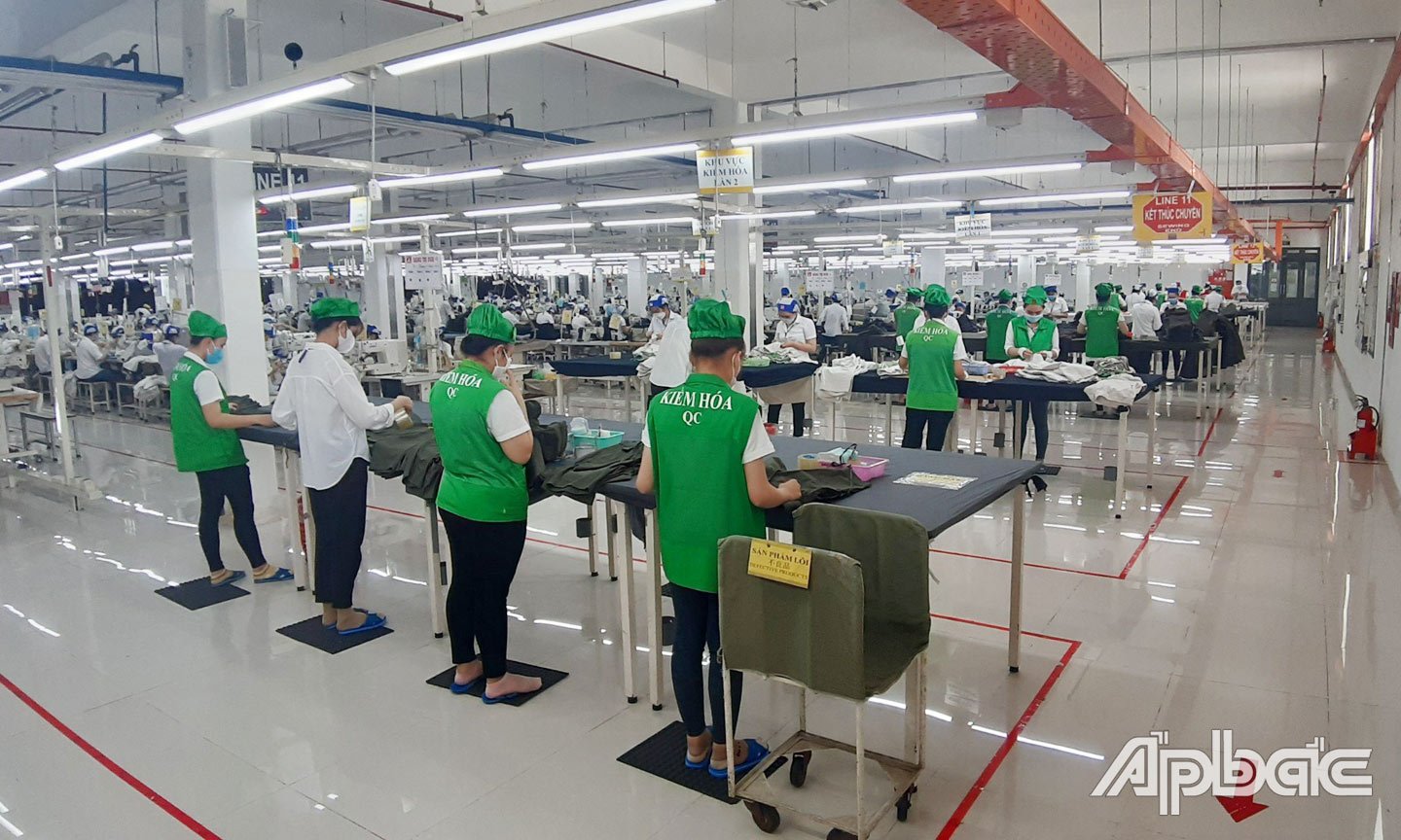 When orders return, businesses are in need of recruiting workers (photo taken at Viet Tan Garment Joint Stock Company, Cai Lay Town).