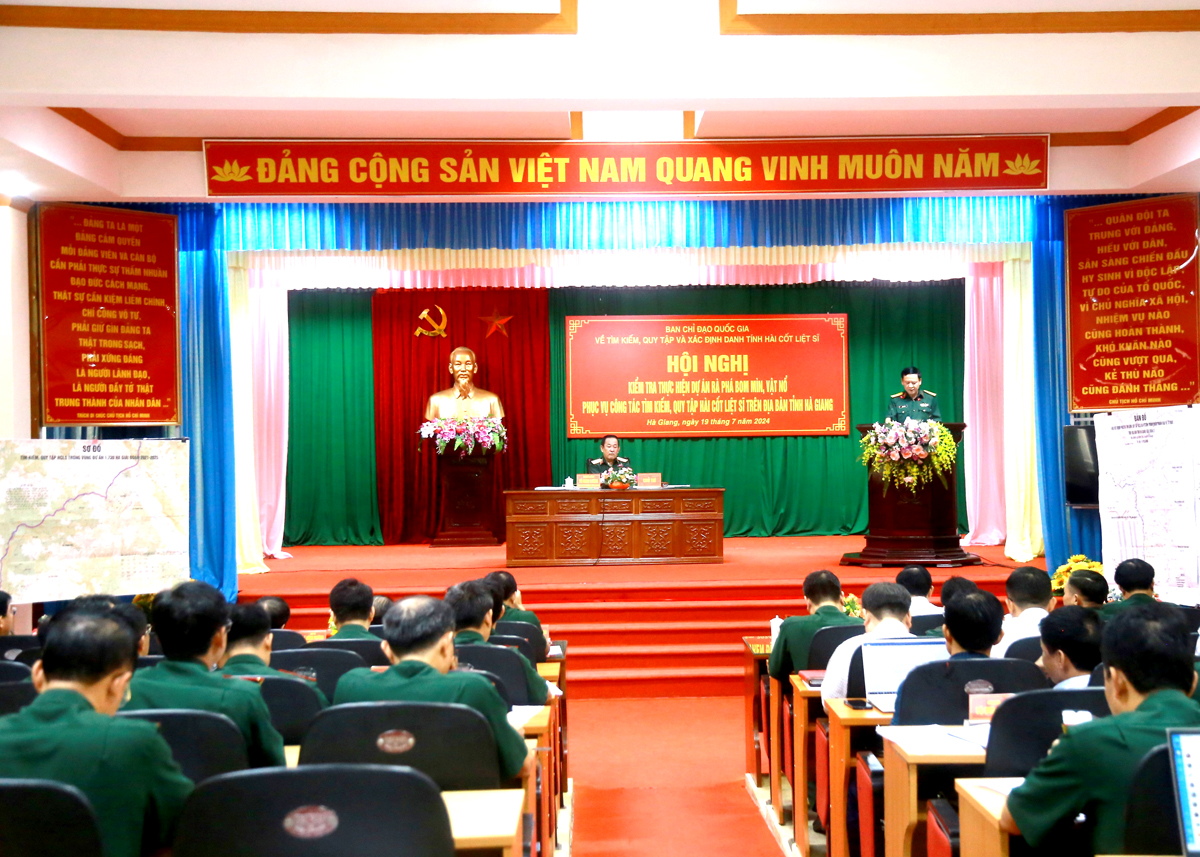 សន្និបាតត្រួតពិនិត្យការអនុវត្តគម្រោងបោសសម្អាតមីន និងជាតិផ្ទុះ ដើម្បីបម្រើការស្វែងរក និងប្រមូលផ្ដុំអដ្ឋិធាតុទុក្ករបុគ្គលនៅខេត្ត Ha Giang។