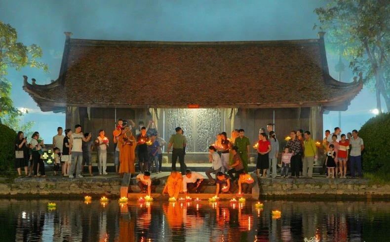 O Festival da Pagoda Keo no outono, na província de Thai Binh, atrai muitos turistas (foto 1).