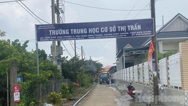 Hiệu trưởng tự ý chuyển trường trước năm học mới: 'Tôi chưa biết làm lễ khai giảng ở đâu' ảnh 2