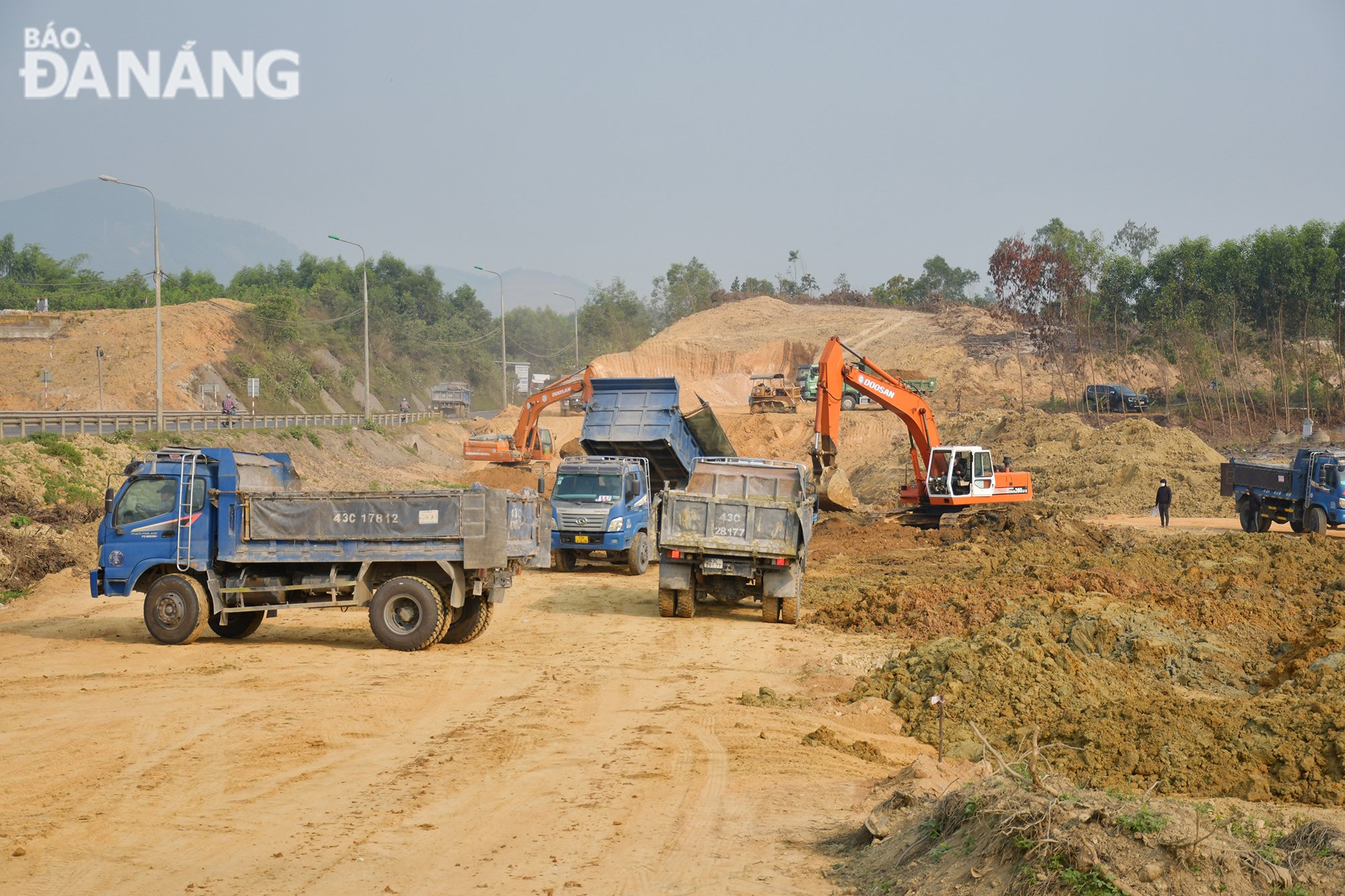 Créer un groupe de travail pour éliminer les obstacles au déblaiement du site du projet d'autoroute Hoa Lien - Tuy Loan