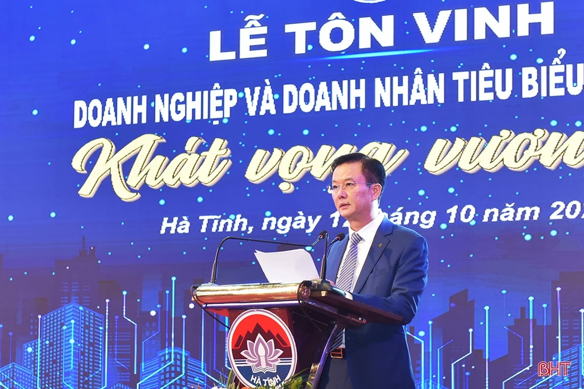 Ha Tinh honors 53 outstanding businesses and entrepreneurs