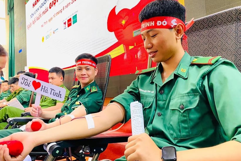 Empreintes de la jeunesse des forces armées de Ha Tinh dans la campagne « Marche verte »