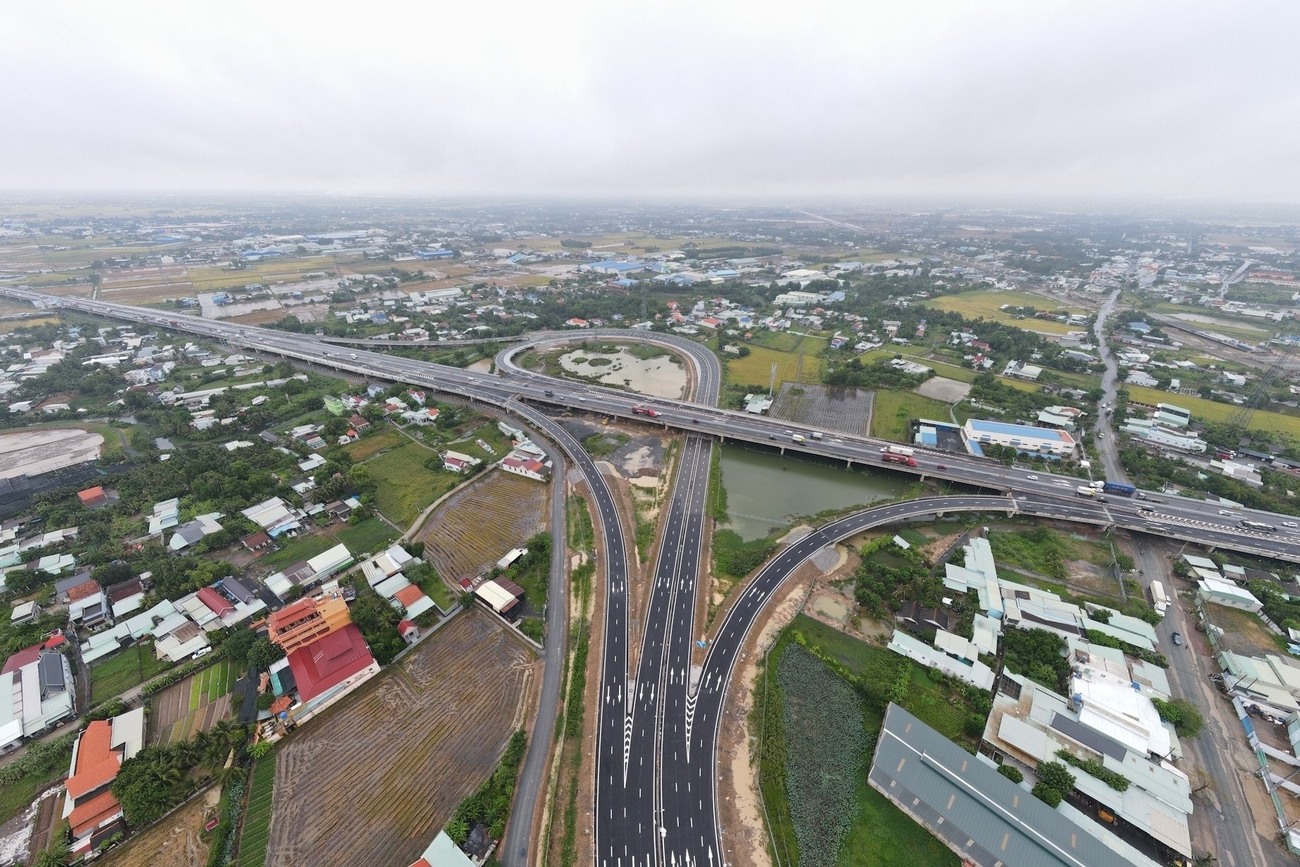 ¿Cómo será la autopista de 3,4 km Ben Luc - Long Thanh cuando esté a punto de entrar en funcionamiento?