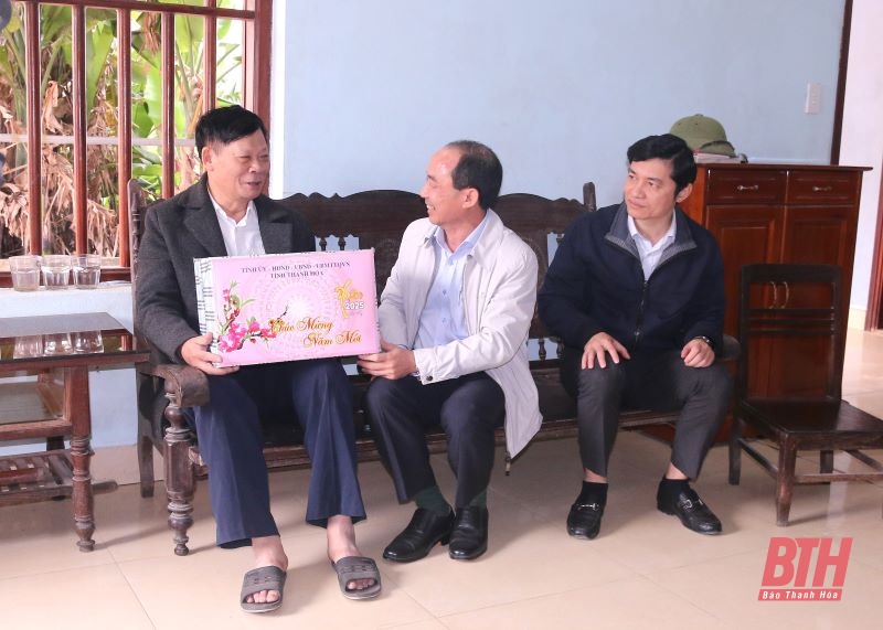 Le vice-président permanent du Conseil populaire provincial, Le Tien Lam, a visité et inspecté la production et les conditions de vie des habitants de la ville de Sam Son.