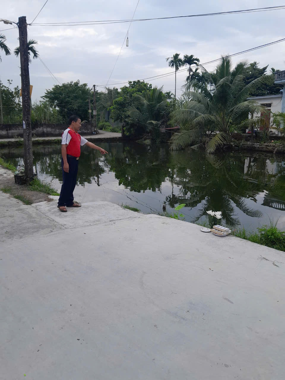 Une fillette de 5 ans de la commune de Minh Duc (Tu Ky) est tombée dans un étang et est décédée alors qu'elle apprenait à faire du vélo.