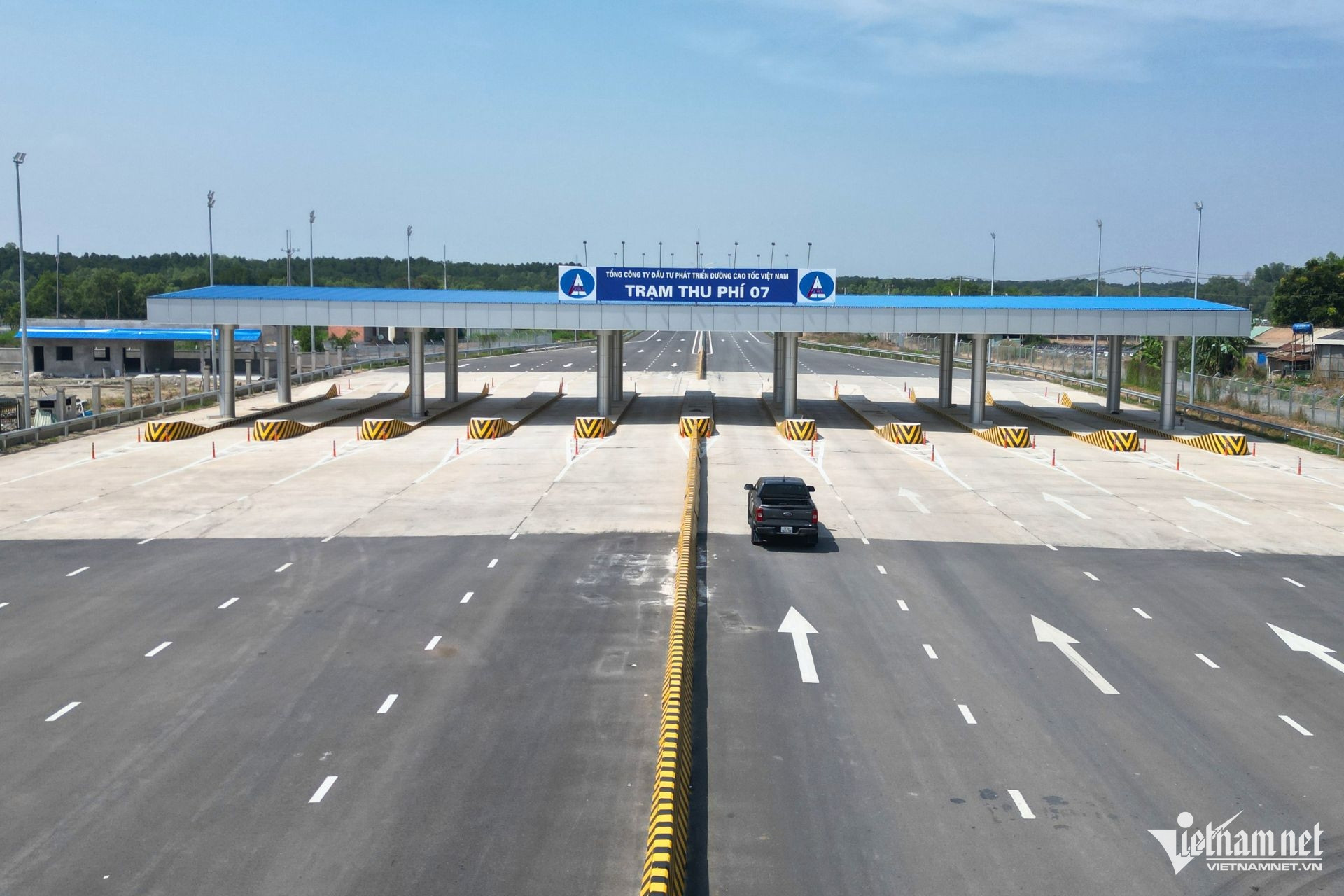 Autopista W-Ben Luc Long Thanh2.jpg