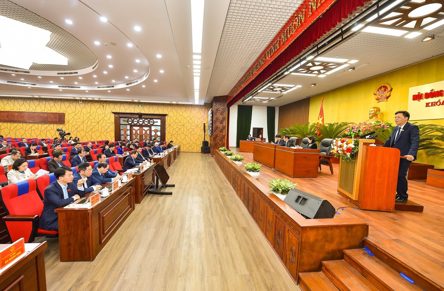 Hai Duong Provincial People's Council discusses and questions issues of public concern