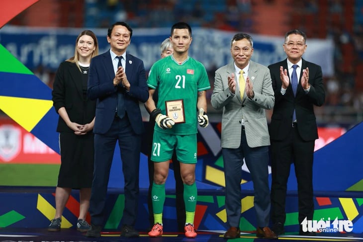 Thủ môn Đình Triệu, từ anh bảo vệ đến nhà vô địch ASEAN Cup - Ảnh 1.