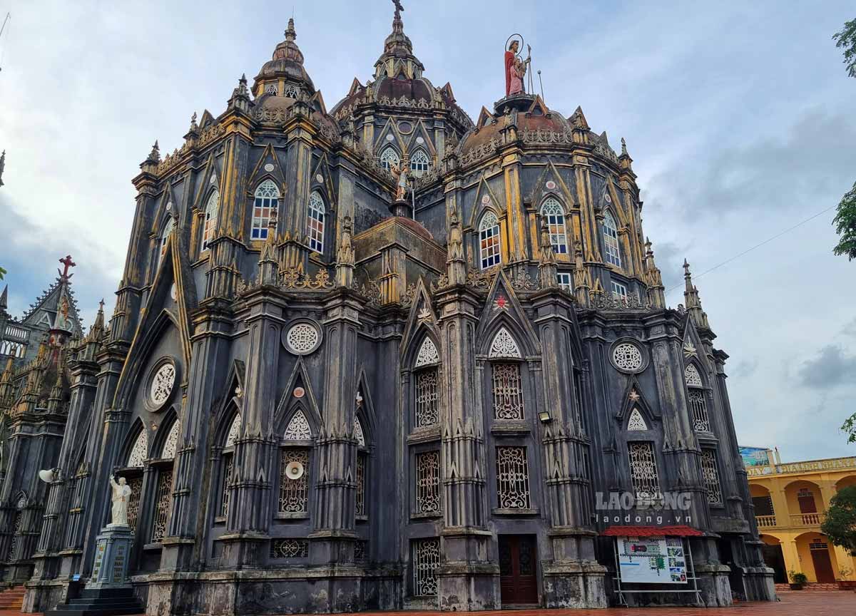 Hung Nghia Church has long been famous as a photography spot.