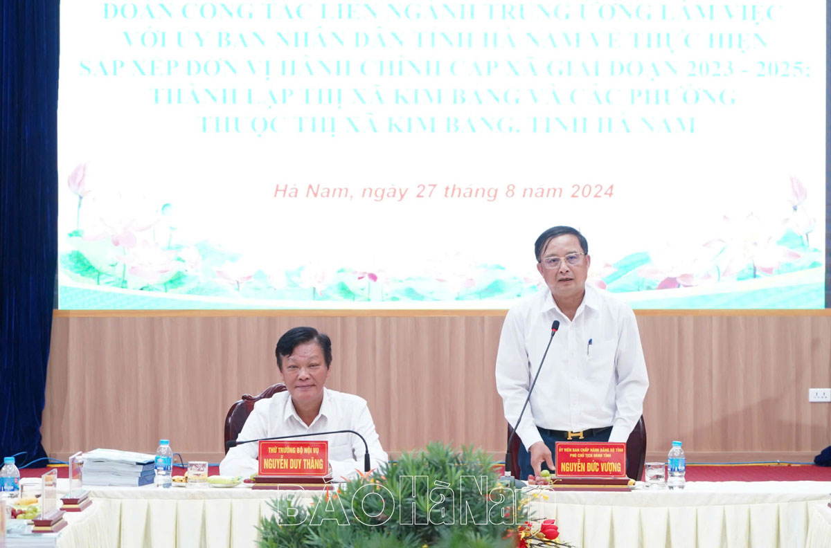 คณะทำงานสหวิชาชีพส่วนกลางทำงานร่วมกับคณะกรรมการประชาชนจังหวัดในการดำเนินการจัดหน่วยบริหารระดับตำบลและการจัดตั้งเมืองกิมบัง