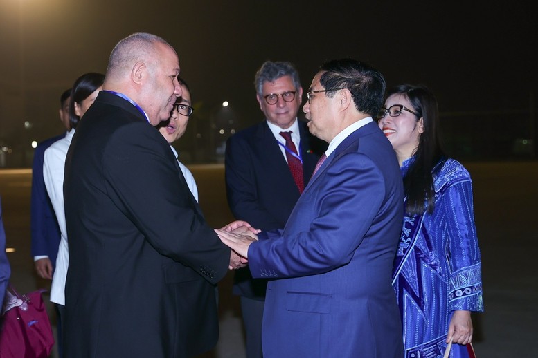 ドミニカ共和国臨時代理大使がノイバイ国際空港で首相夫妻を見送る - 写真：VGP/Nhat Bac