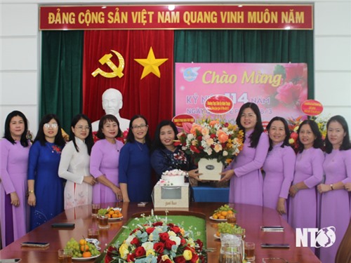 Provincial leaders visit and congratulate the Provincial Women's Union on International Women's Day