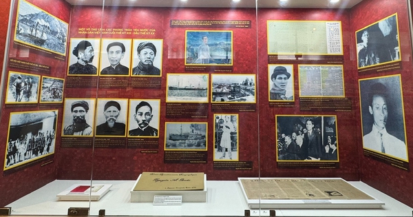 Introducing more than 200 documents and artifacts at the exhibition "Communist Party of Vietnam"