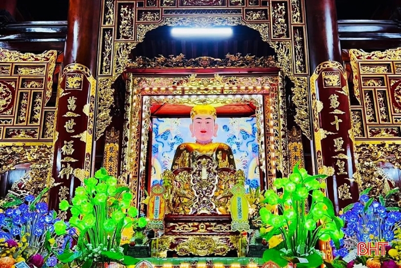 Visitez le temple sacré au pied de la montagne Hong