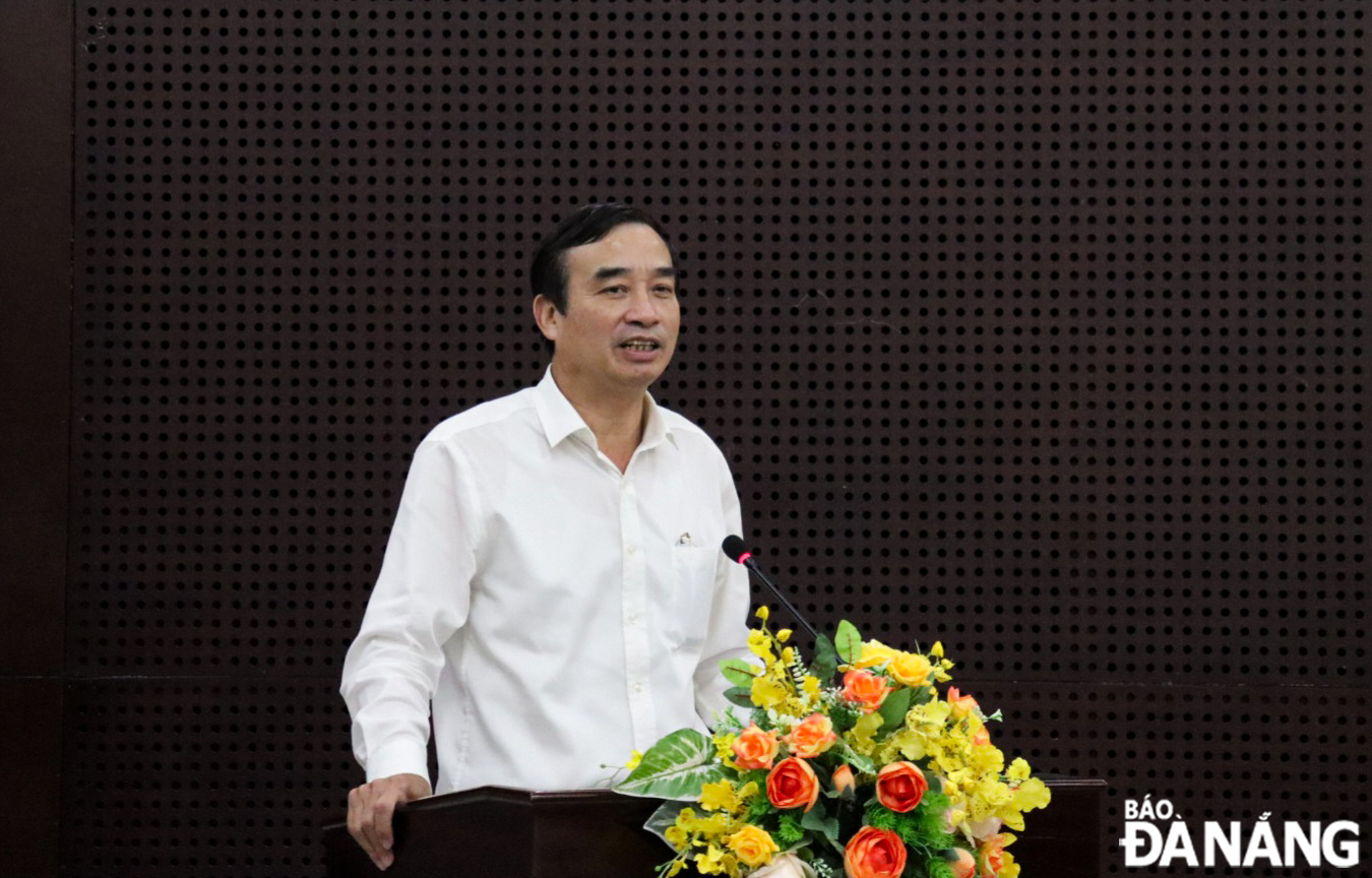 Chairman of the City People's Committee Le Trung Chinh spoke at the signing ceremony. Photo: TRAN TRUC