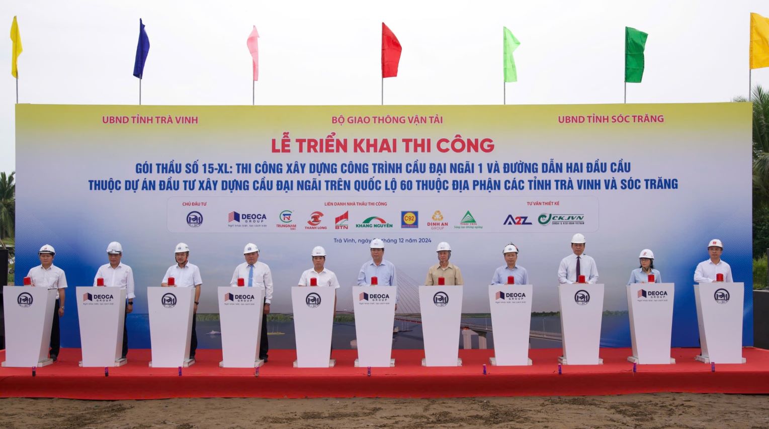 Leaders of the Ministry of Transport, Tra Vinh and Soc Trang provinces, investors and contractors performed the groundbreaking ceremony of Dai Ngai 1 Bridge. Photo: Phuong Anh