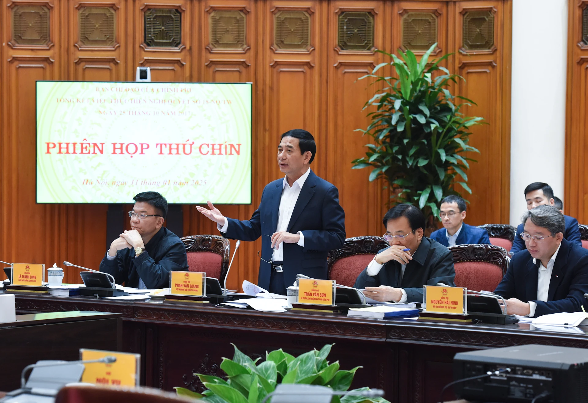 [Photo] Prime Minister Pham Minh Chinh chairs the 9th meeting of the Steering Committee on streamlining the Government apparatus photo 6