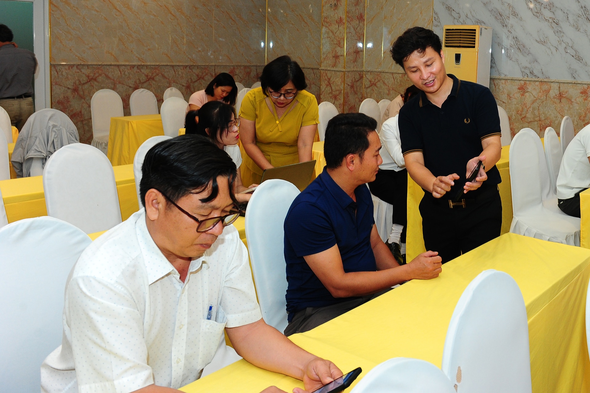 Kon Tum Provincial Newspaper Association held a training course on journalism knowledge to give to the Institute of Journalism 1.