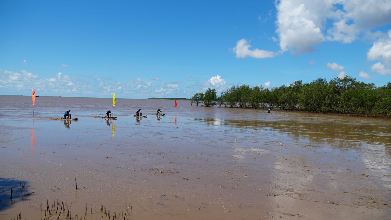 ទៅ Soc Trang ដើម្បី​មើល​អ្នក​នេសាទ​រអិល​ជើង​ទៅ​ចាប់​ត្រី​នៅ​សមុទ្រ Mo O