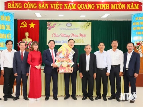 Lãnh đạo UBND tỉnh thăm các đơn vị, doanh nghiệp đầu xuân mới