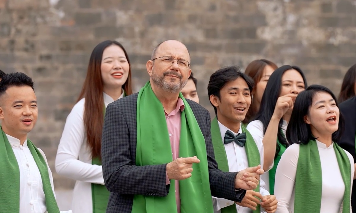 G4 Ambassador in Vietnam sings 'What did you do last year' to celebrate Tet