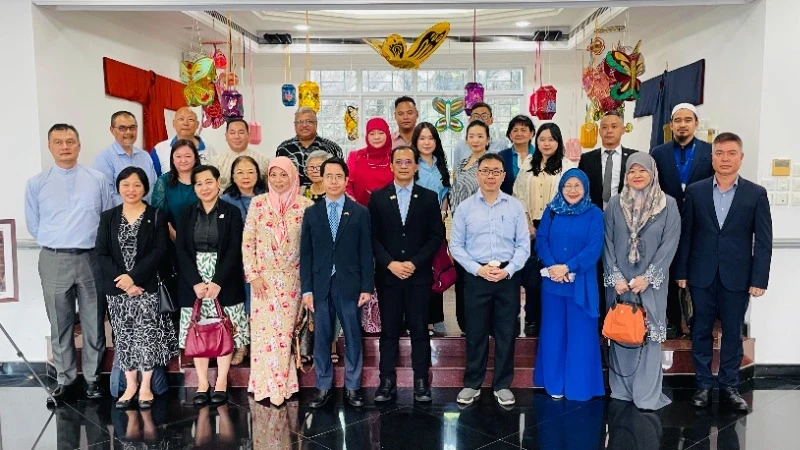 Delegates attending the Workshop held at the Vietnamese Embassy in Brunei.