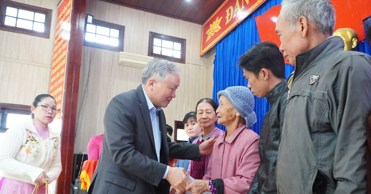 Quang Nam presta atención a los cuidados, no permitiendo que ninguna familia se pierda el Tet