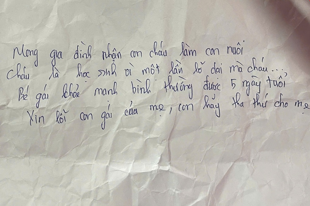 Bé gái sơ sinh bị bỏ rơi kèm tờ giấy cháu là học sinh, vì một lần lỡ dại - 2