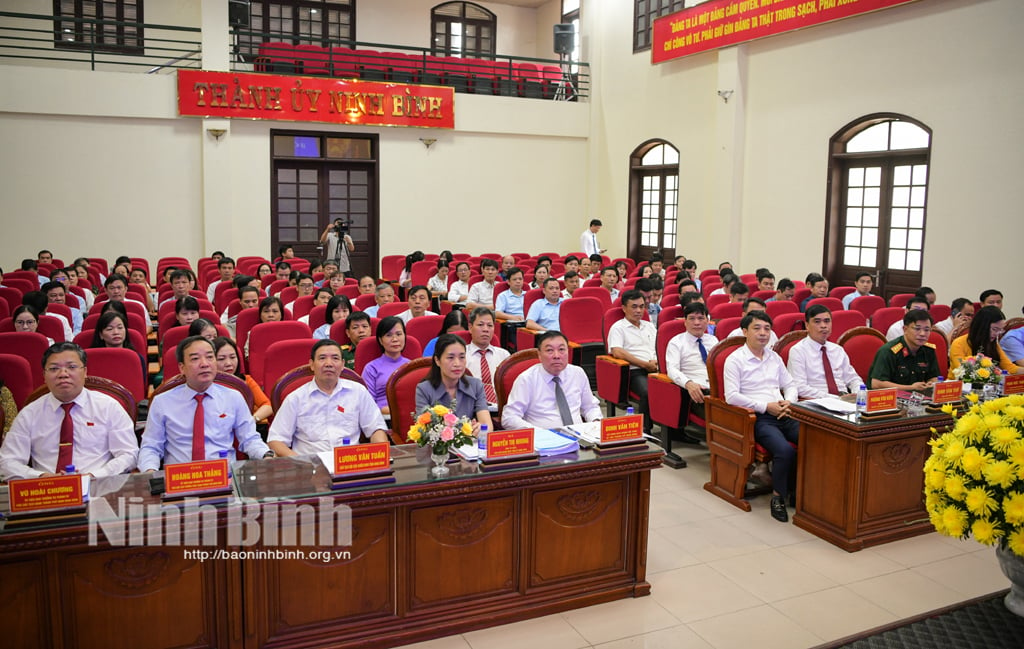 19e session du Conseil populaire de la ville de Ninh Binh, XXIe trimestre