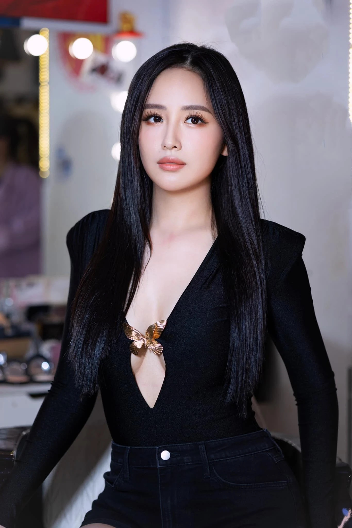 Mai Phuong Thuy no solo es famosa por su belleza, también es conocida como