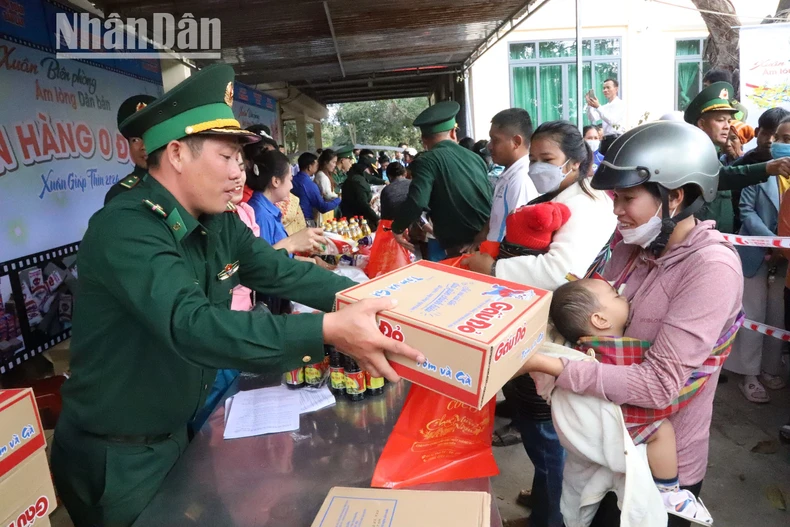 [Ảnh] “Xuân biên phòng - Ấm lòng dân bản” - Tết Giáp Thìn 2024 ở Đắk Lắk ảnh 17