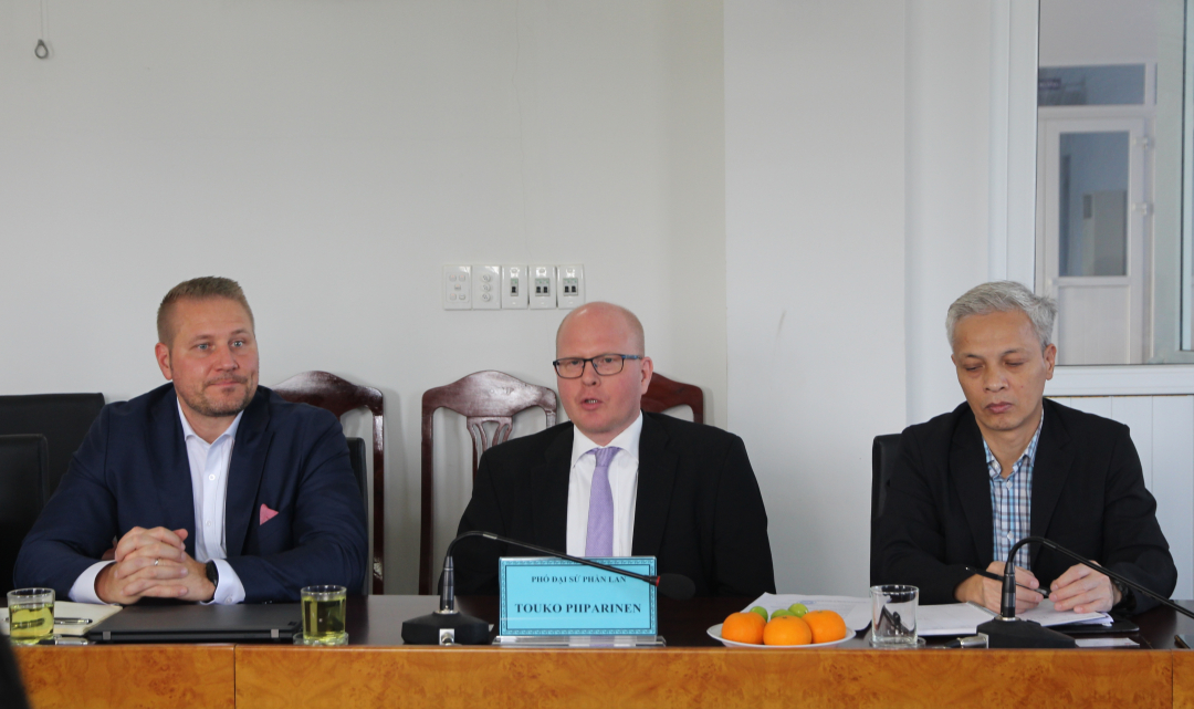 Deputy Ambassador of Finland to Vietnam Touko Piiparinen spoke at the meeting.