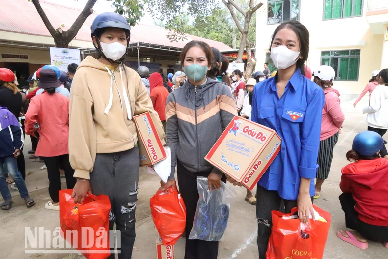 [Ảnh] “Xuân biên phòng - Ấm lòng dân bản” - Tết Giáp Thìn 2024 ở Đắk Lắk ảnh 19